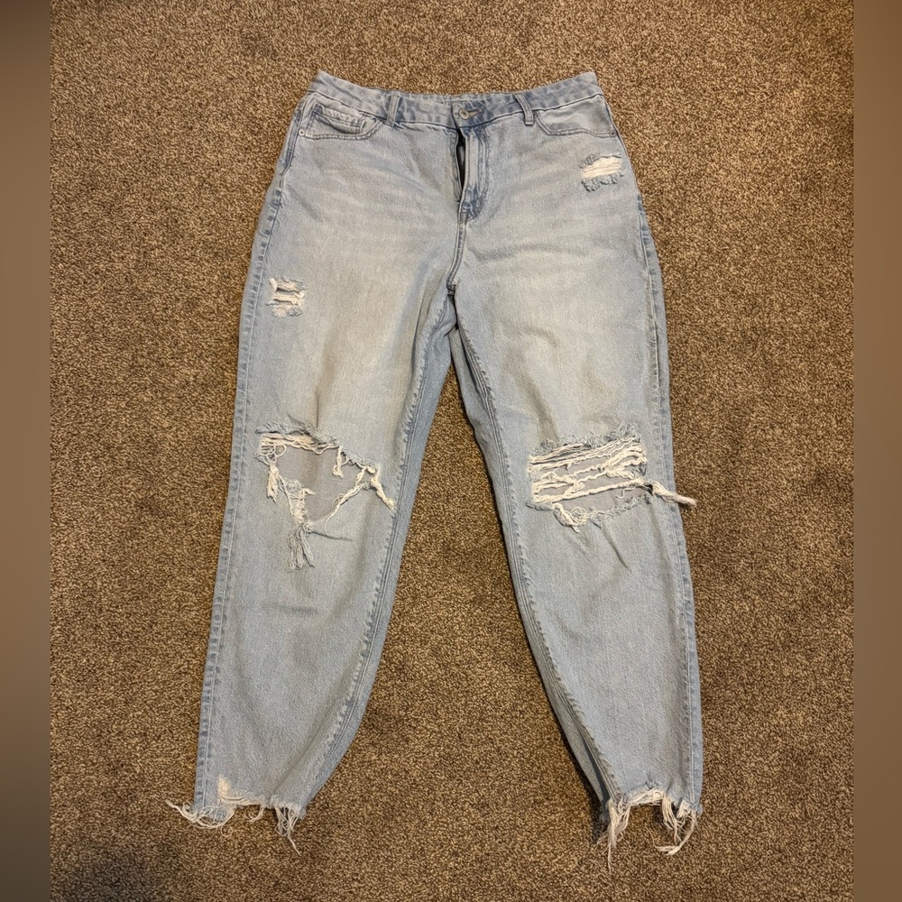 American Eagle Outfitters Light Blue Distressed Curvy Mom Jean